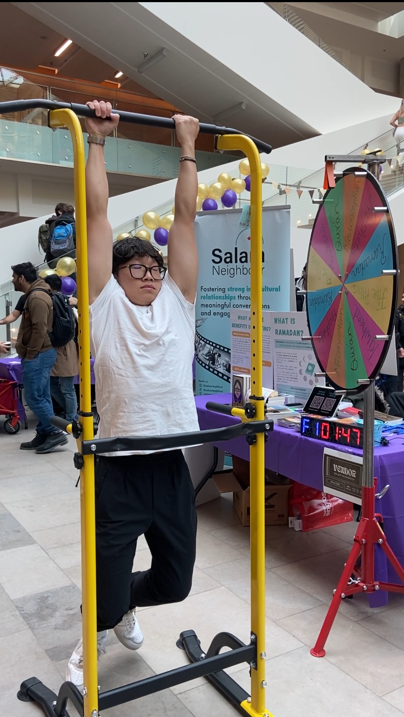Laurier Booth With Pull Up Bar
